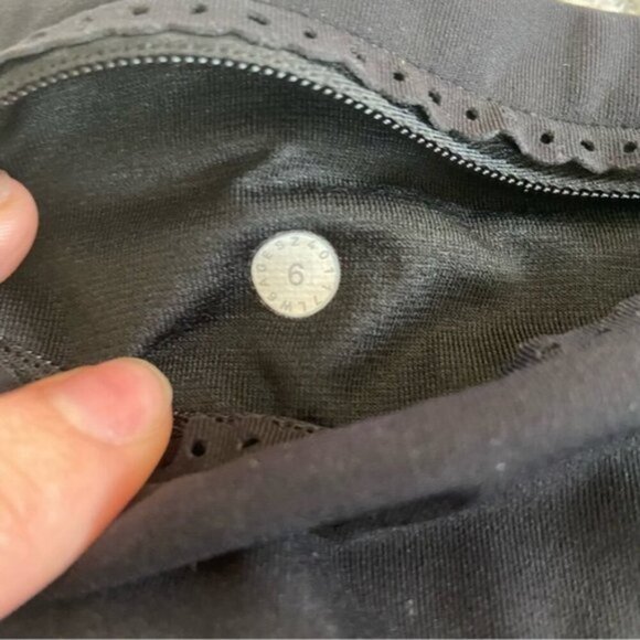 Lululemon Smooth Stride Crop Heathered Black / Black size 6 - Picture 5 of 12